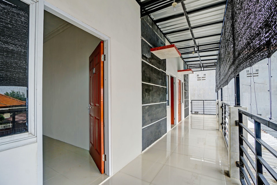 Hotel O near UNISLA formerly Homestay Bougenville , Lamongan, Lamongan