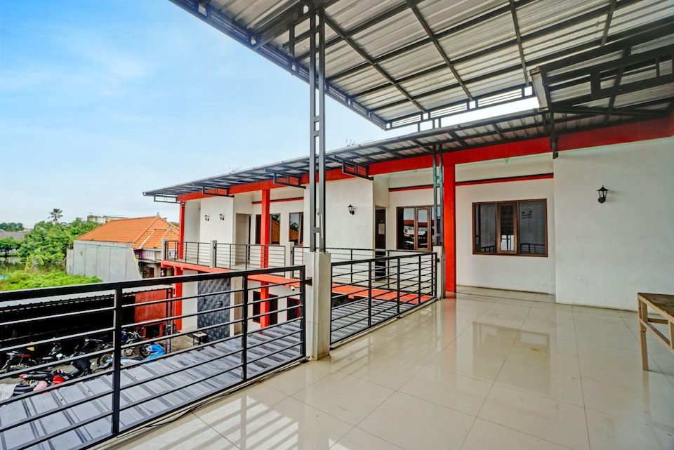 Hotel O near UNISLA formerly Homestay Bougenville , Lamongan, Lamongan