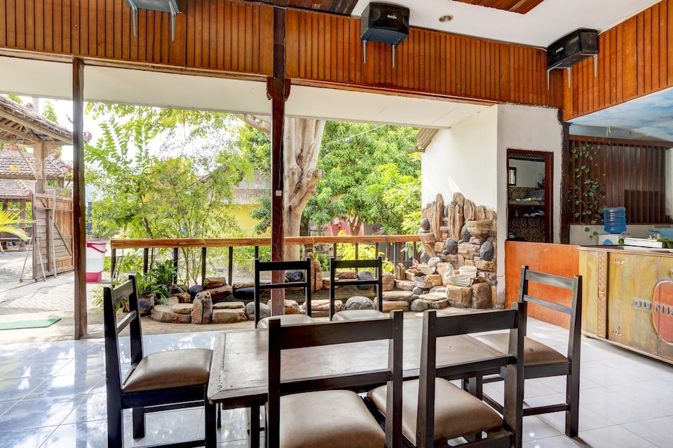 OYO 3710 Izzi Hotel, Paciran, Lamongan