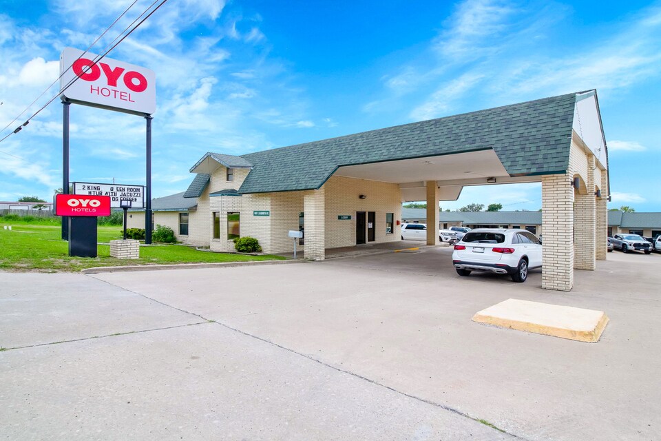 OYO Hotel Three Rivers TX US281 in Three Rivers TX Book 68 and Get
