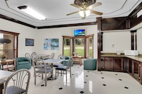 Three Rivers Executive Inn & Suites By OYO