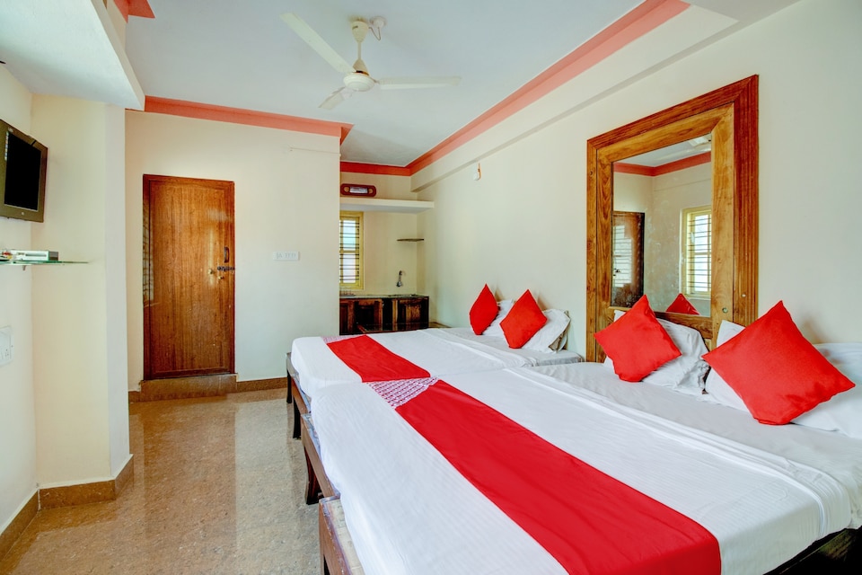 OYO Flagship 73564 Ss Lodge, Madikeri, Coorg