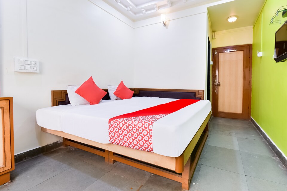 OYO Flagship 73609 Sadanand Palace, Jalgaon, Jalgaon