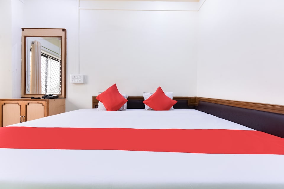 OYO Flagship 73609 Sadanand Palace, Jalgaon, Jalgaon