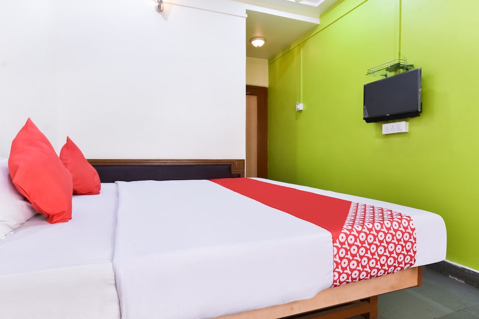 OYO Flagship 73609 Sadanand Palace, Jalgaon, Jalgaon