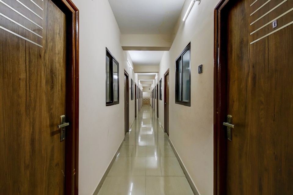 SPOT ON 73621 srinivasa boarding and lodging, Nagarbhavi Bangalore, Bangalore