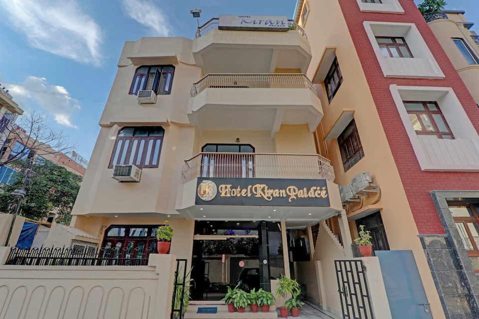 OYO Flagship 73630 Hotel Riz, Cantonment, Varanasi