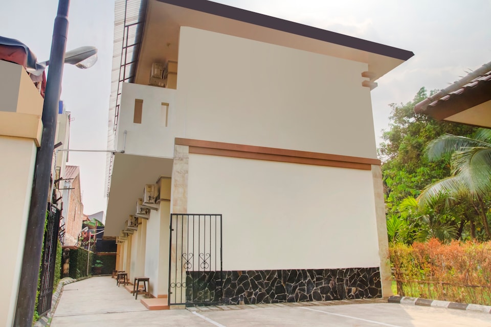 OYO 3734 Ramboe Ranca, Ciputat, Tangerang