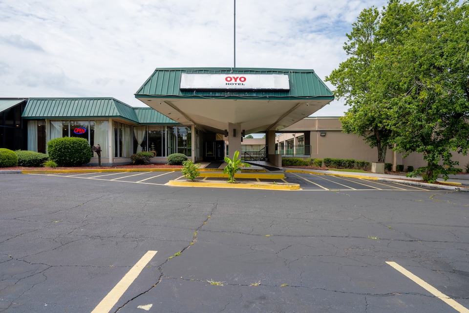 Hotel O Henderson Kerr Lake I-85 NC, Henderson NC, Henderson NC