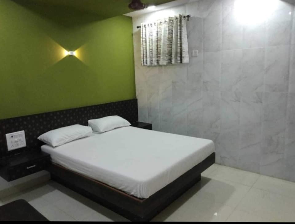 OYO 73675 Hotel Sai Samrat , Mumbai Thane-Mulund-Bhandup, Mumbai