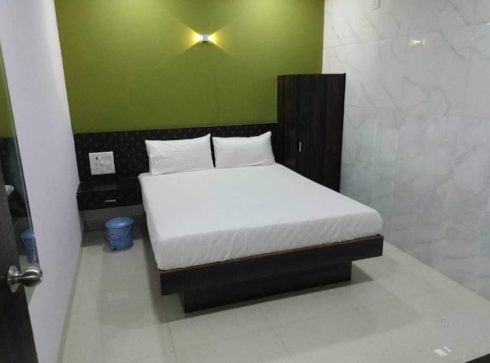OYO 73675 Hotel Sai Samrat , Mumbai Thane-Mulund-Bhandup, Mumbai