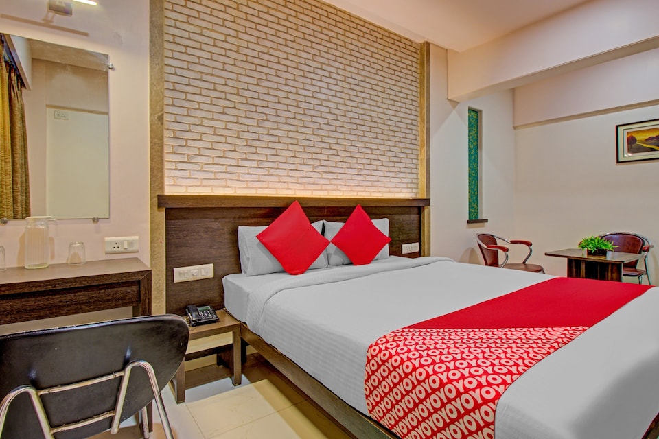 OYO 73786 Srikrishna Paradise Hotel, Mumbai Thane-Mulund-Bhandup, Mumbai