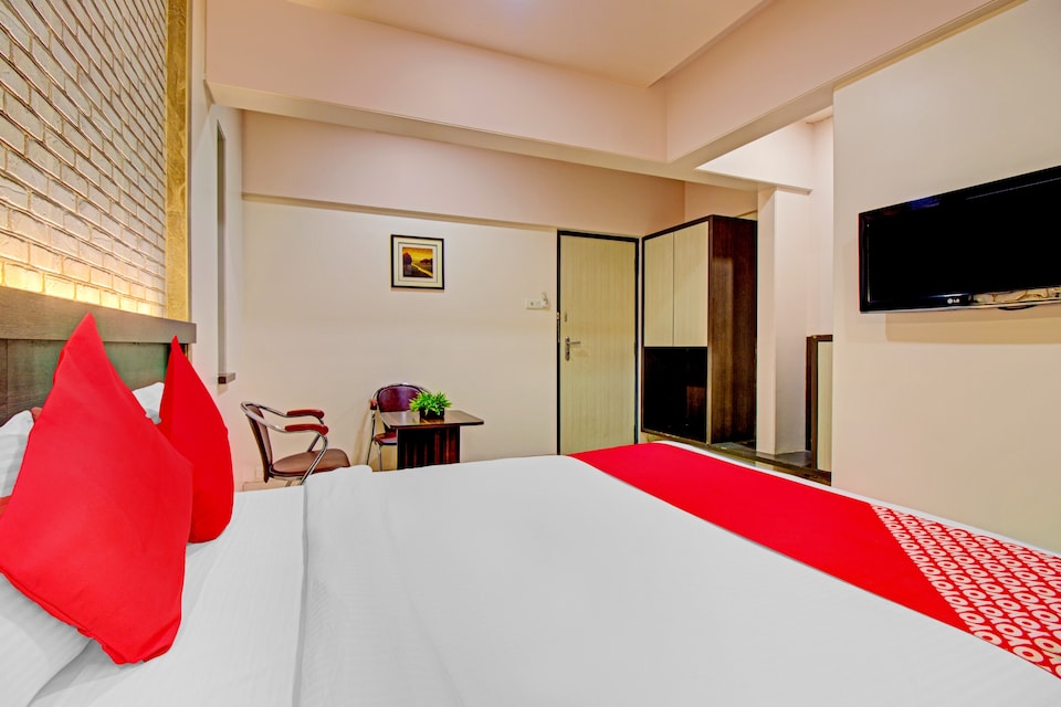 OYO 73786 Srikrishna Paradise Hotel, Mumbai Thane-Mulund-Bhandup, Mumbai