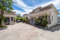 OYO 1048 Home And Garden Resort 