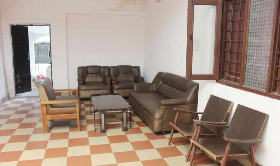 OYO 73821 Hotel Richi Rich, Dehradun Railway Station, Dehradun