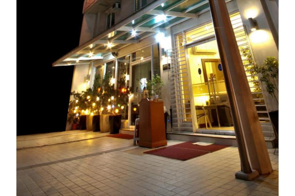 Townhouse OAK Metro Manila Near Osmena Highway PNR Pasay formerly Avitel Hotel, Makati Manila, Makati City