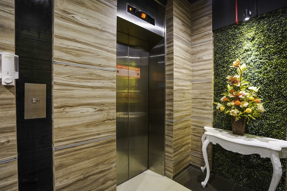 Collection O 29 Twin Tower, Genteng, Surabaya