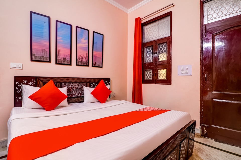 OYO 73859 Shubham Residency, Rajouri Garden Delhi, Delhi