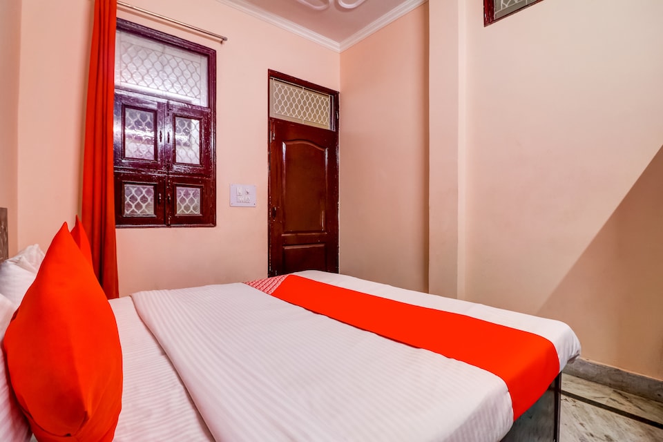 OYO 73859 Shubham Residency, Rajouri Garden Delhi, Delhi