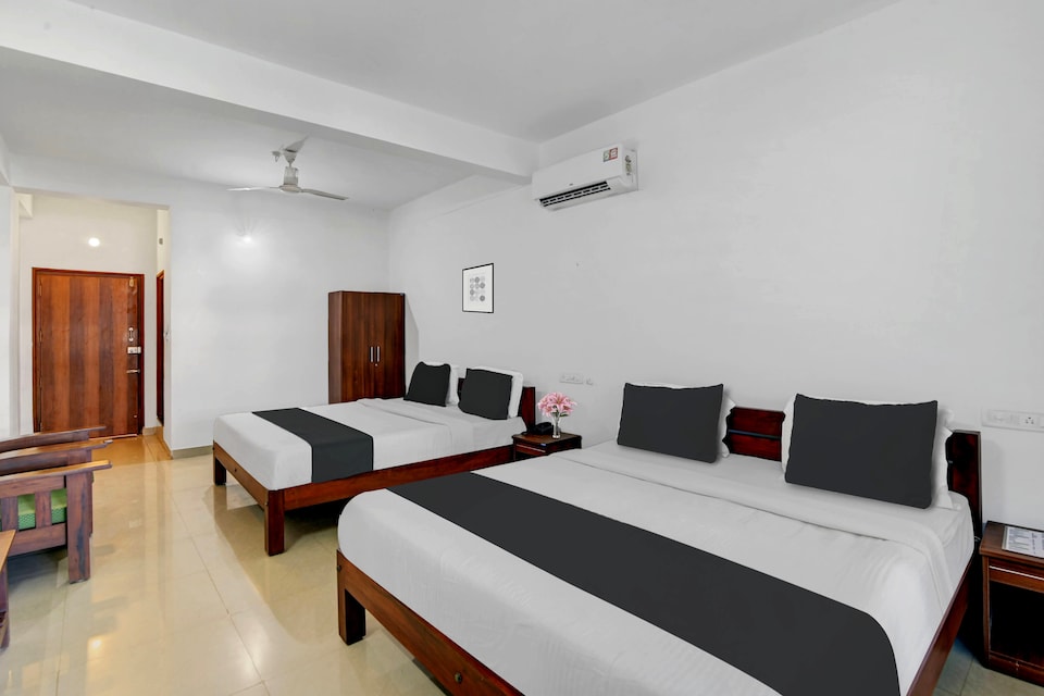 Super Collection O Madikeri City Center Near KSRTC Bus Stand Coorg Formerly Hotel Ragsys, Madikeri-II, Coorg