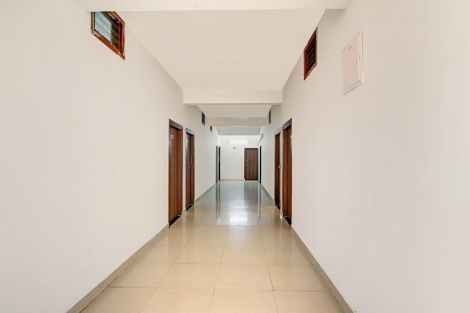 Super Collection O Madikeri City Center Near KSRTC Bus Stand Coorg Formerly Hotel Ragsys, Madikeri-II, Coorg