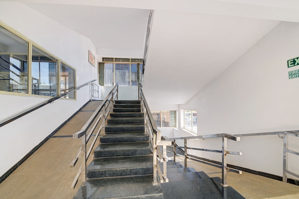 Super Collection O Madikeri City Center Near KSRTC Bus Stand Coorg Formerly Hotel Ragsys, Madikeri-II, Coorg