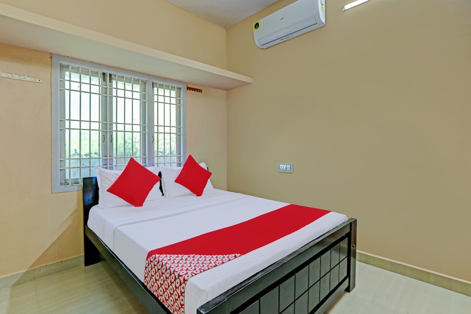 OYO 73891 Mansoor Lodge, Pondy Upcountry, Pondicherry