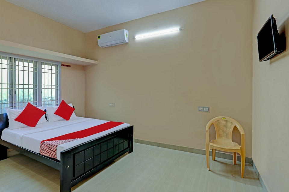 OYO 73891 Mansoor Lodge, Pondy Upcountry, Pondicherry