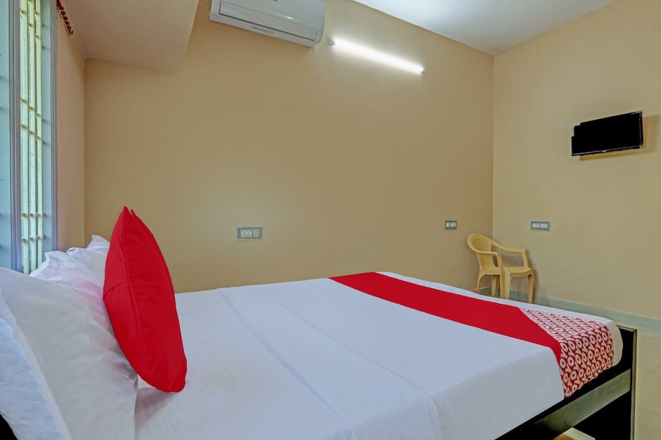 OYO 73891 Mansoor Lodge, Pondy Upcountry, Pondicherry