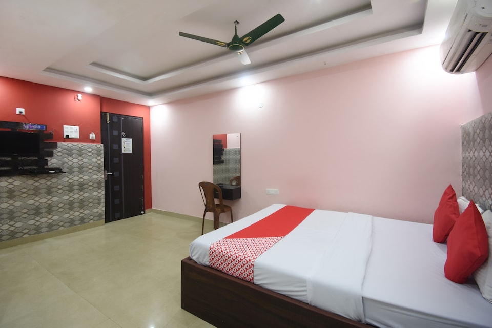 Hotel O Galaxy, Ruby Hospital Kolkata, Kolkata