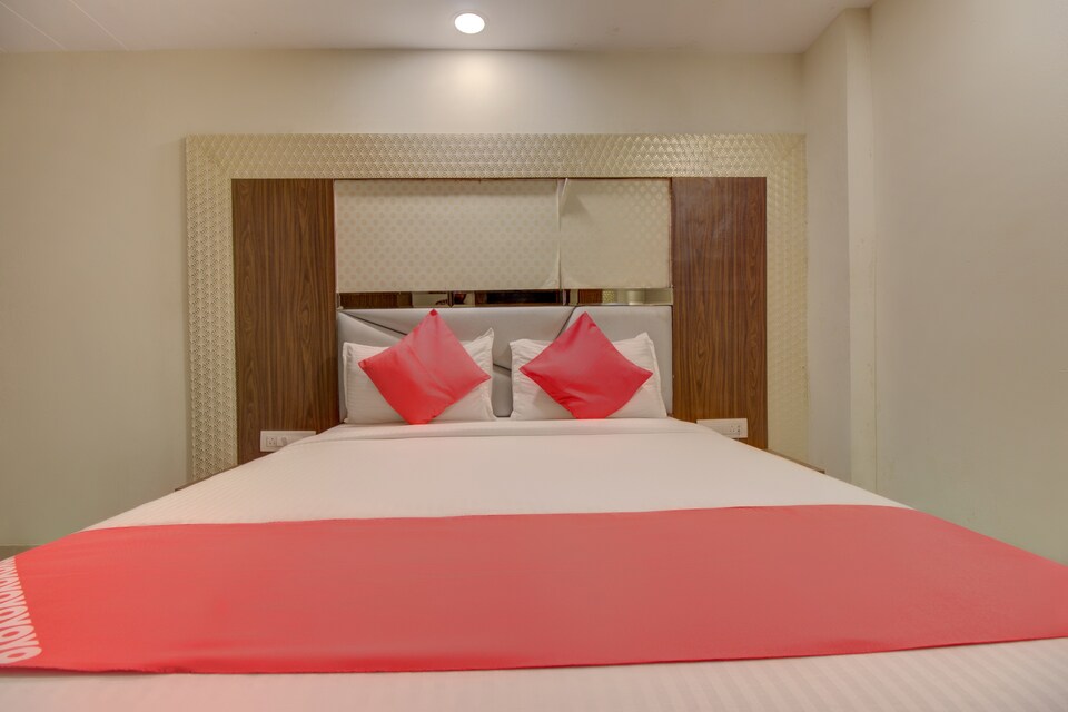 OYO 73944 Hotel Hometown, Mumbai Chembur-Kurla-Ghatkopar, Mumbai