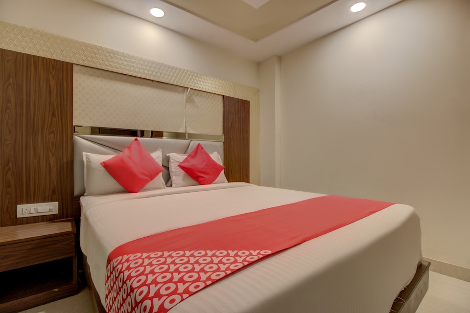 OYO 73944 Hotel Hometown, Mumbai Chembur-Kurla-Ghatkopar, Mumbai