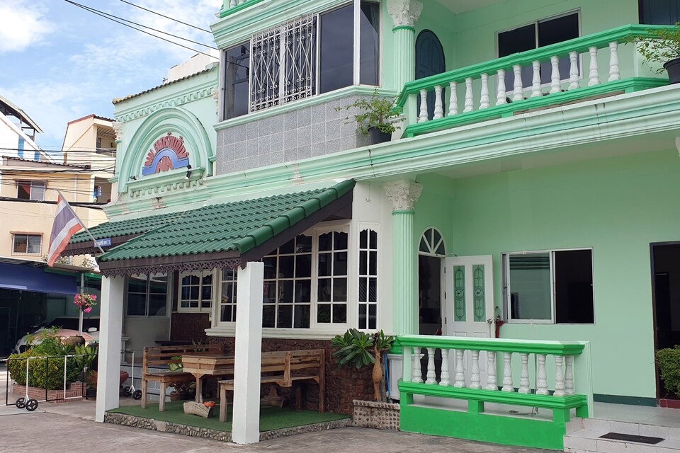 OYO 1068 NN Apartment , Pattaya Beach P0, พัทยา