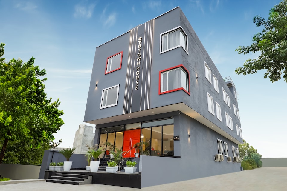 Townhouse Golden Avenue Road, Amritsar Bus Stand, Amritsar