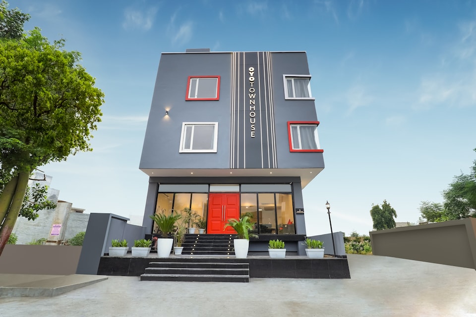 Townhouse Golden Avenue Road, Amritsar Bus Stand, Amritsar