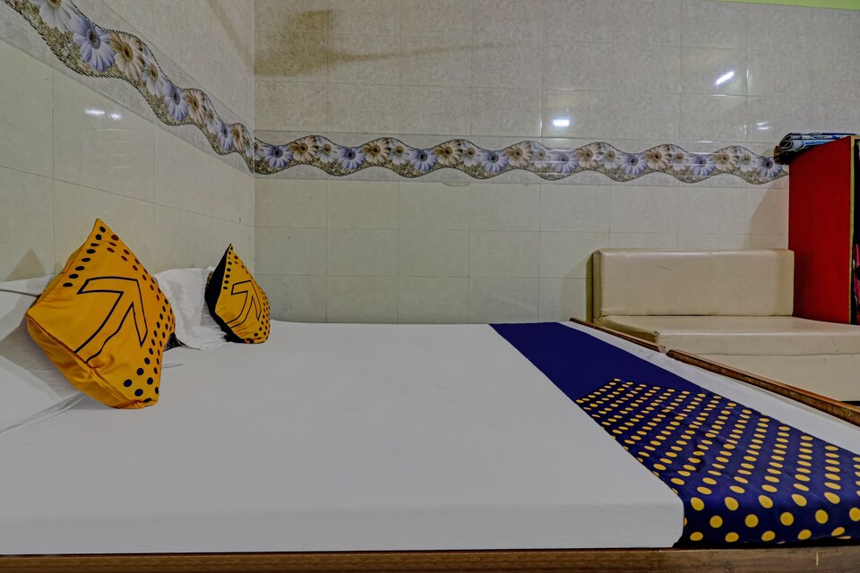 SPOT ON 73963 Hotel Gulmarg, Aligarh, Aligarh