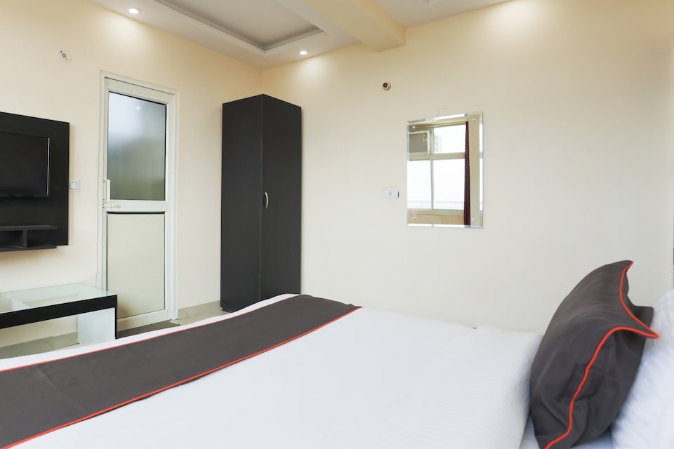 Collection O Teja Colony Sector 48 Near Botanic Garden Of Indian Republic, Noida Expressway SEZ, Noida