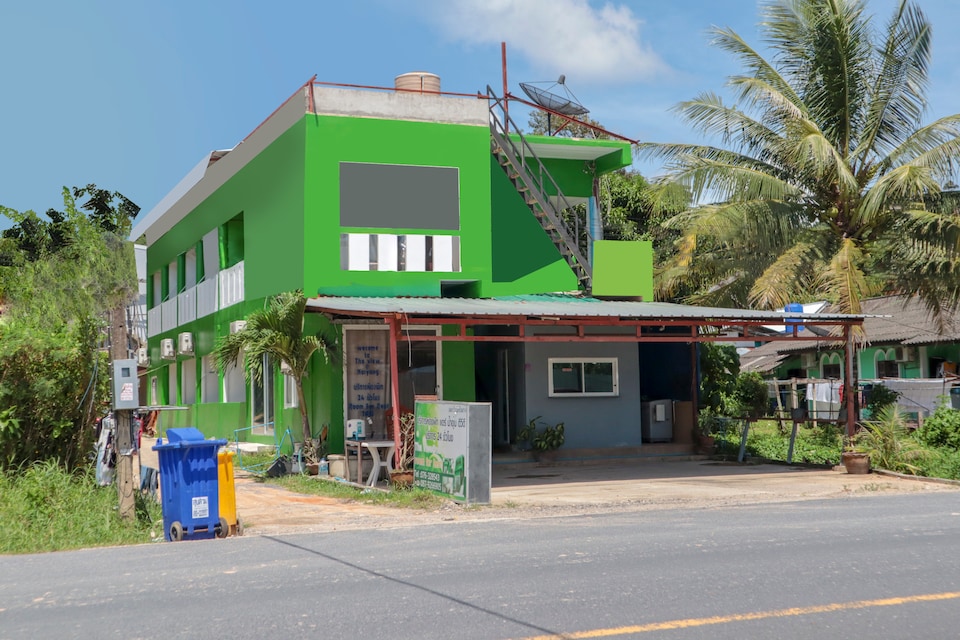 OYO 1075 The View At Naiyang, Phuket Airport P2, Phuket