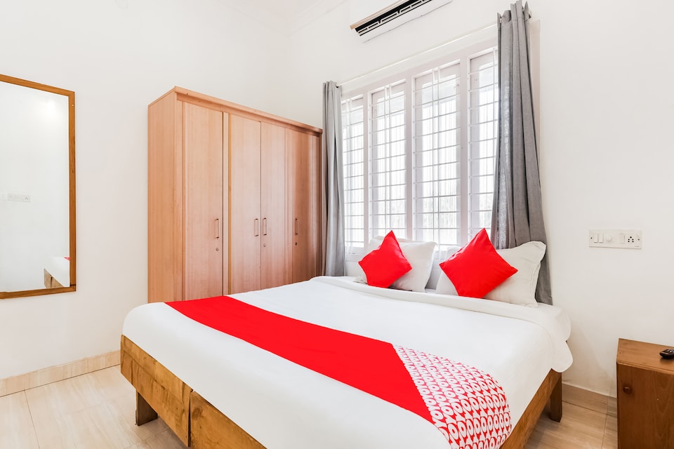 Hotel O Oval Retreat, Vytilla Kochi, Kochi