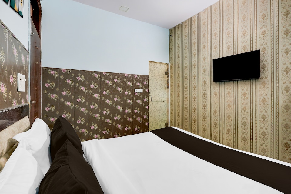 Hotel O TAJ RESIDENCY, Rajouri Garden Delhi, Delhi