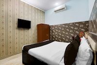 Hotel O Mayapuri Metro station