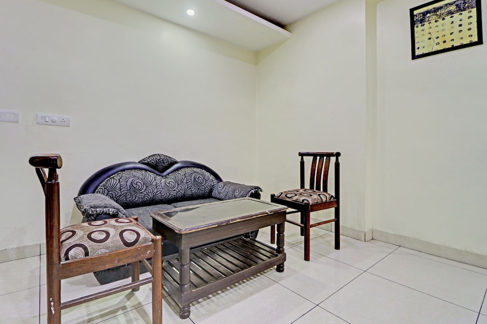 OYO Hotel Abhishek, CMC Hospital Ludhiana, Ludhiana