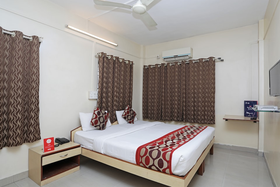 OYO 946 Royce Studio Apartments, Viman Nagar, Pune