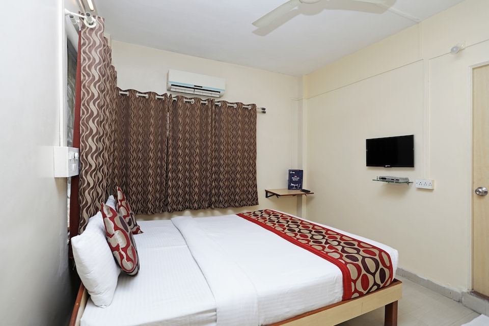 OYO 946 Royce Studio Apartments, Viman Nagar, Pune