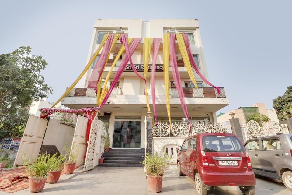 Collection O Hotel Sri Sri Residency, Vaishali Kaushambi Metro, Ghaziabad