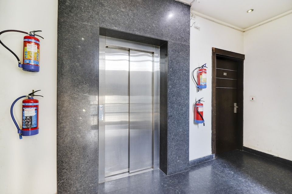 Collection O Hotel Sri Sri Residency, Vaishali Kaushambi Metro, Ghaziabad