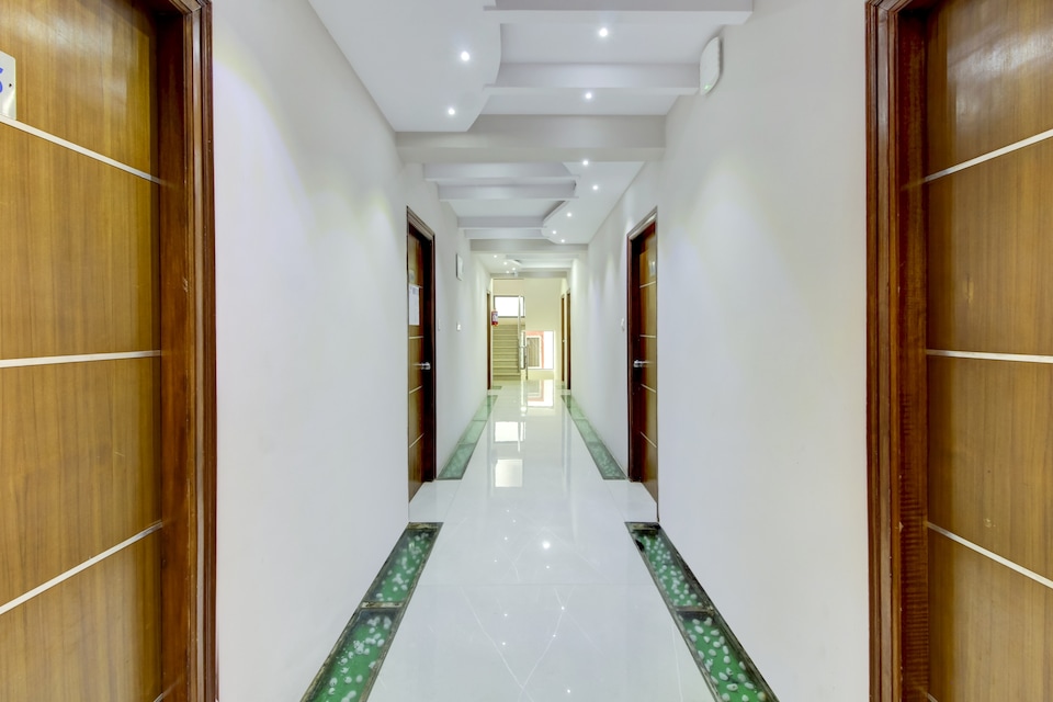 Capital O 74138 Emora Hotel And Suites, Indiranagar Bangalore, Bangalore