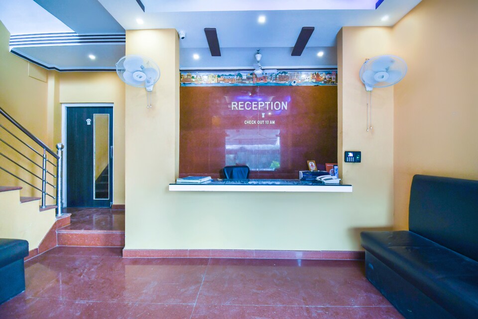 Capital O 6252 Deepak Palace, Assi Ghat Varanasi, Varanasi