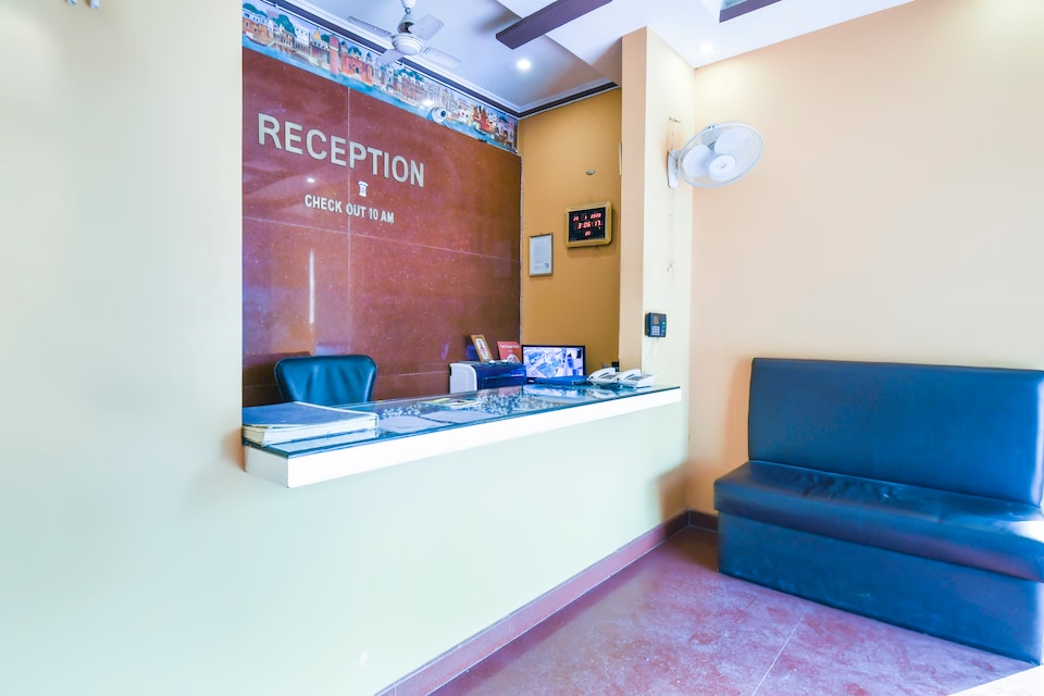 Capital O 6252 Deepak Palace, Assi Ghat Varanasi, Varanasi