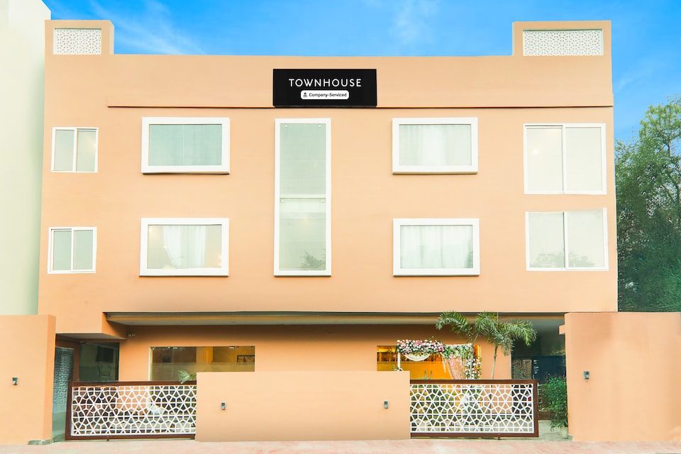 Townhouse Viraj Khand Formerly Veridian Inn, Singapore Mall Lucknow, Lucknow
